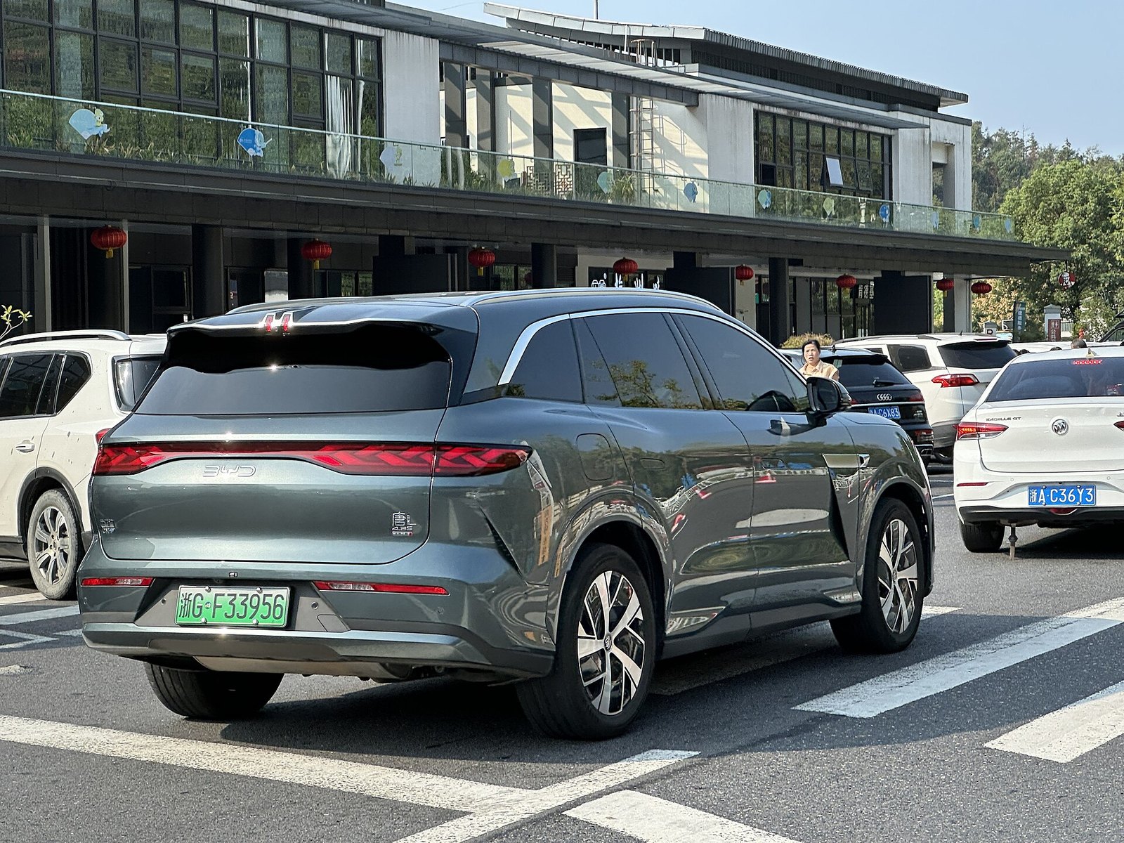 BYD Tang L DM-i — SUV (PHEV)