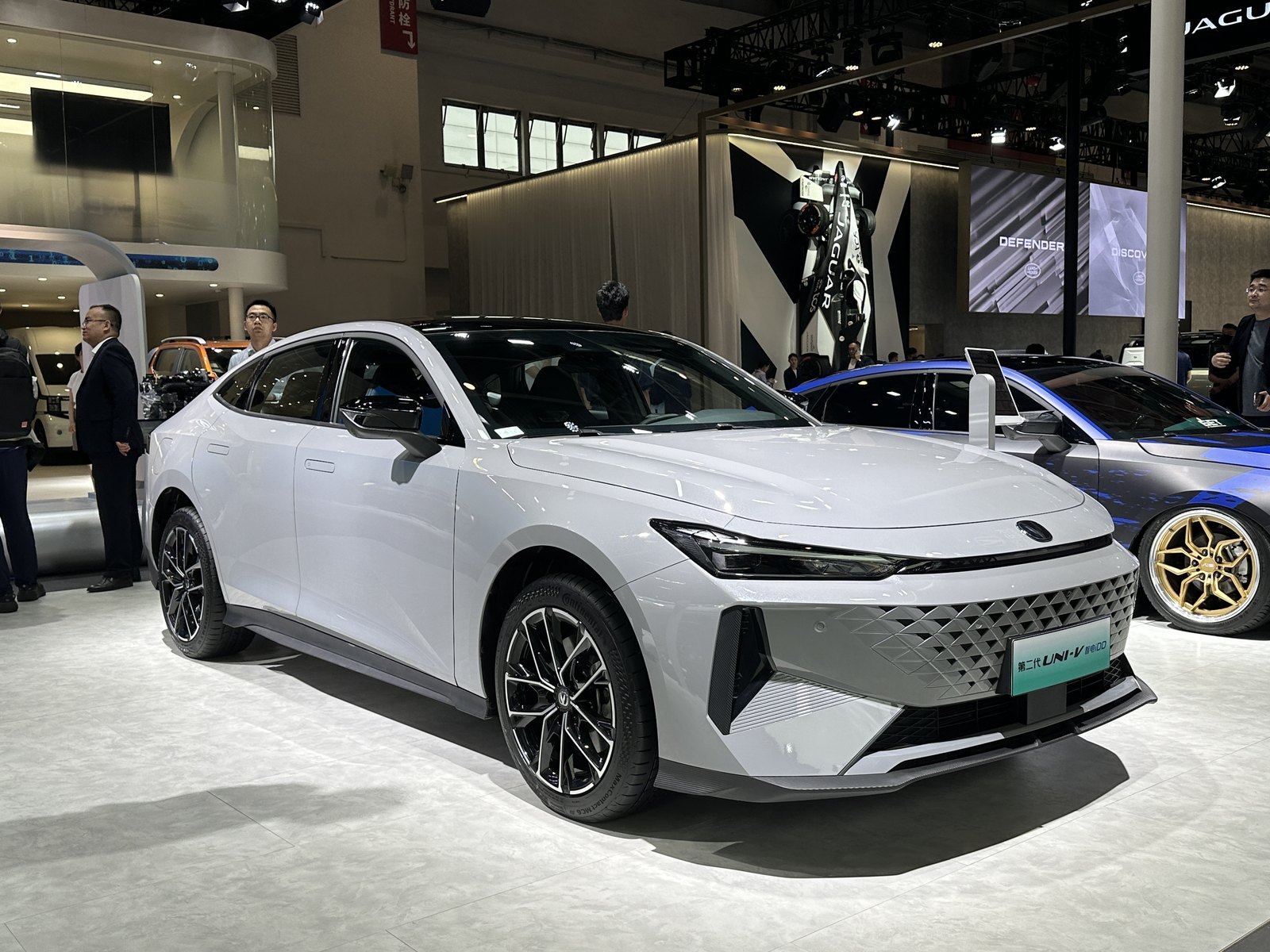 Changan UNI-V HEV — Sedan (HEV)