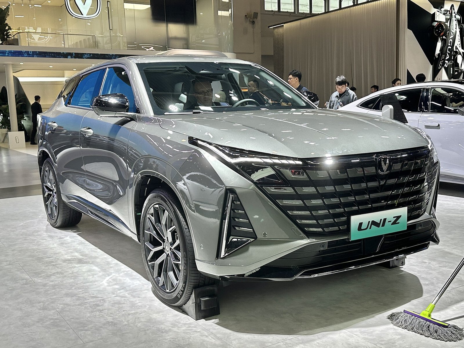 Changan UNI Z — SUV (PHEV)