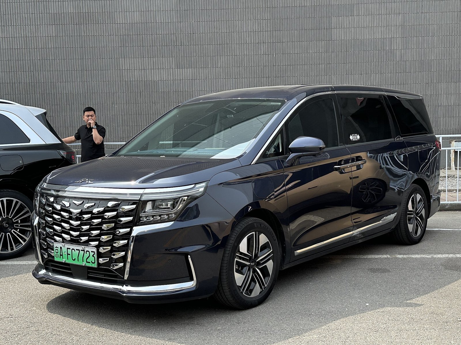 JAC Refine RF8 — MPV (PHEV)