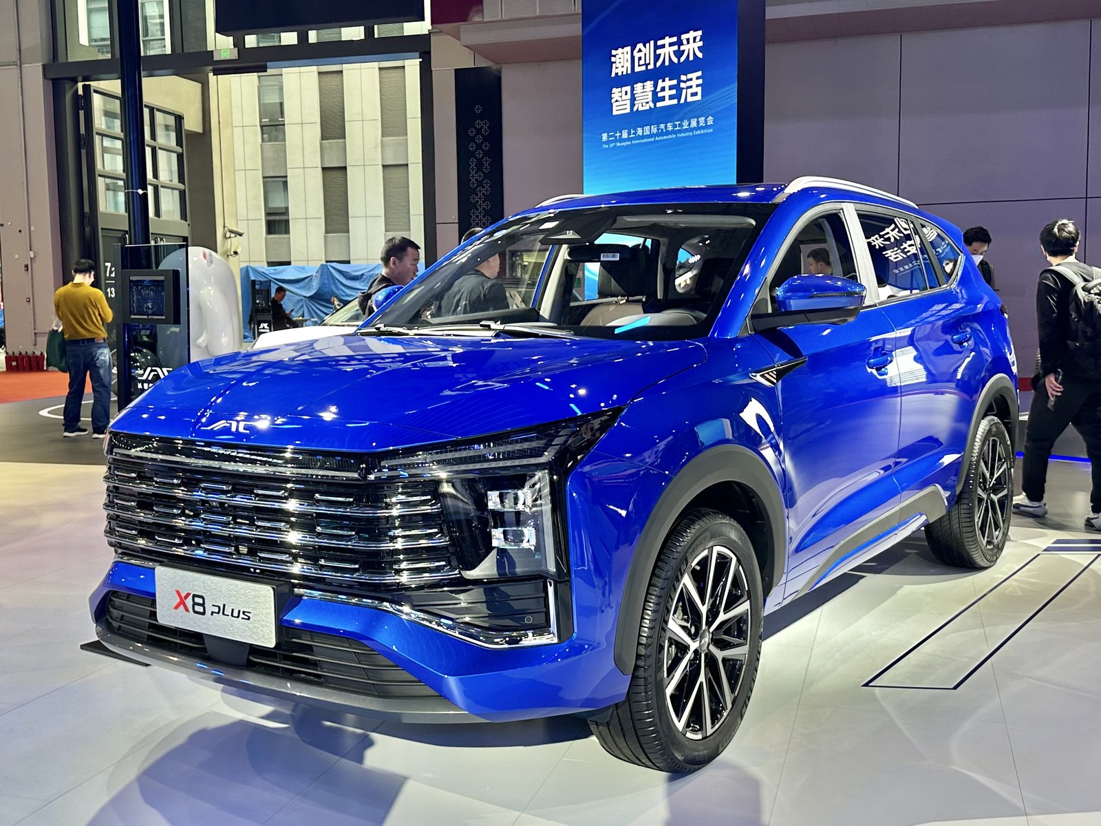 JAC X8 — SUV (PHEV)