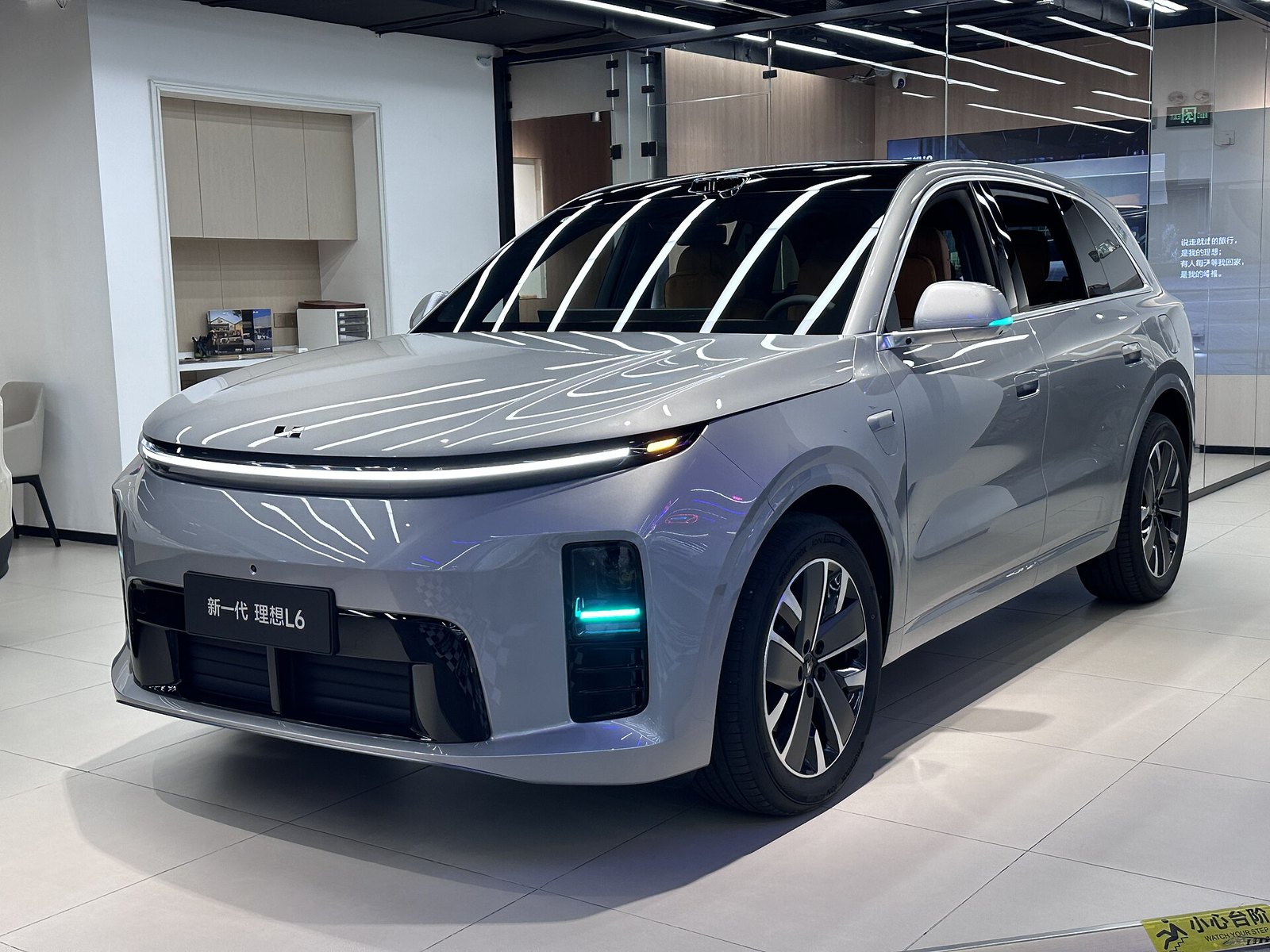 Li Auto L6 — SUV (EREV)