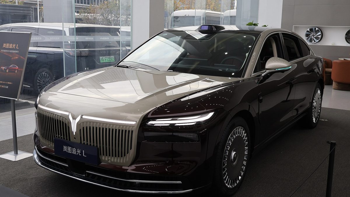 Voyah Passion L — Sedan (PHEV)