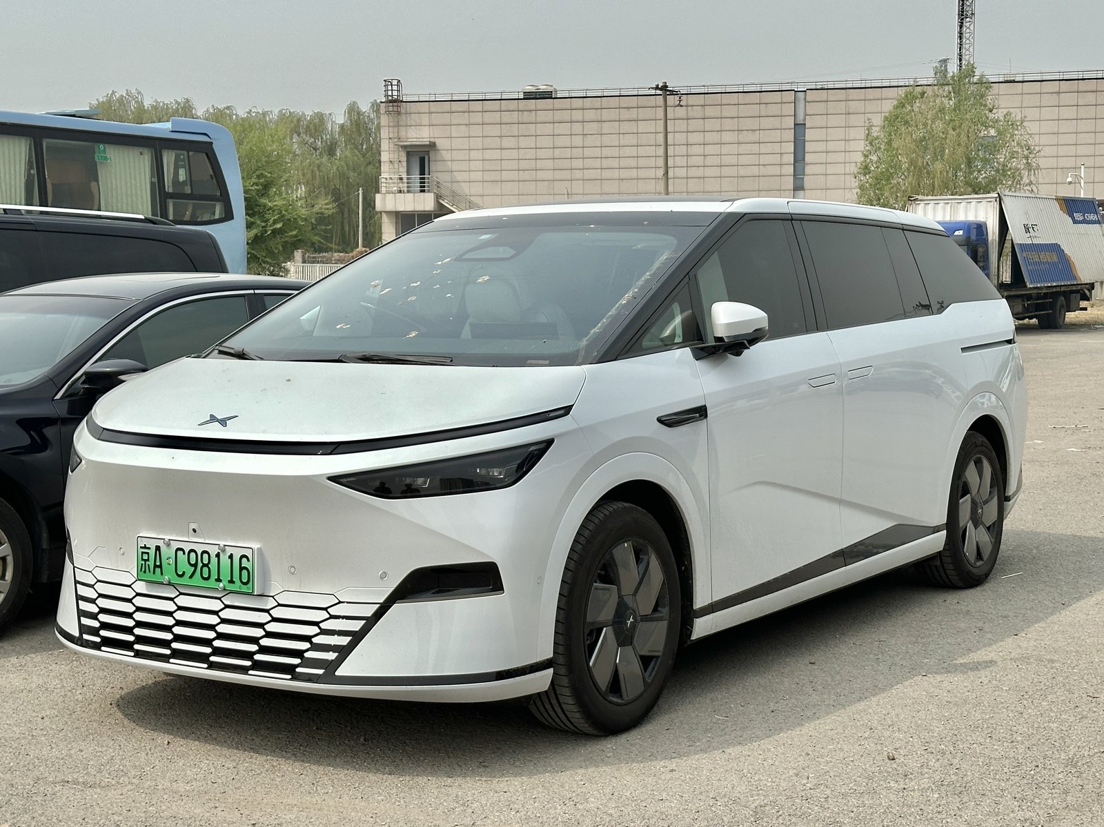 XPENG X9 — SUV (BEV)
